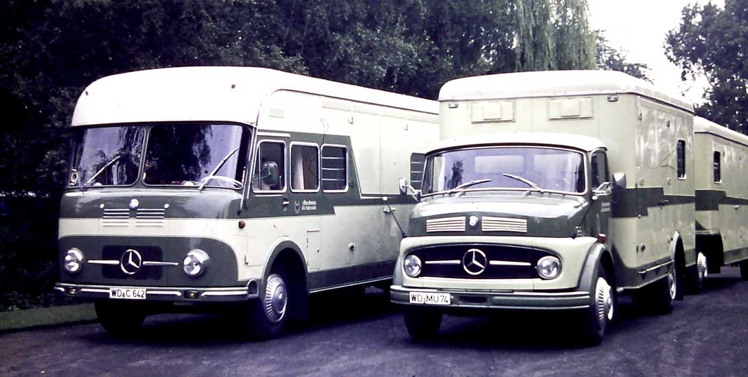 Historical horse transporters from 1964 (original photo)