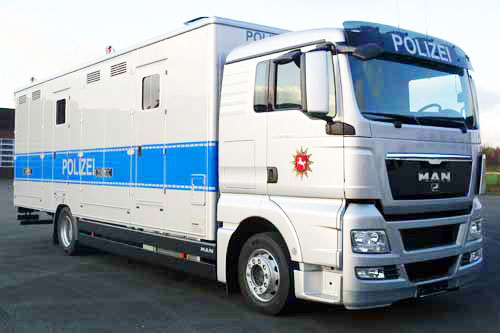 Horse transporter for 6 horses + team room